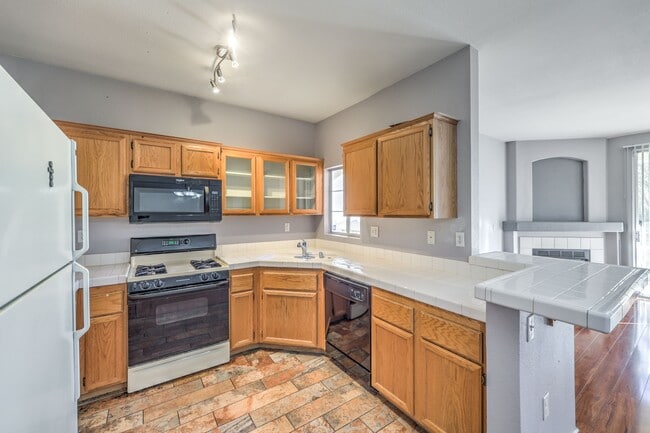 Building Photo - 1830 N Buffalo Dr