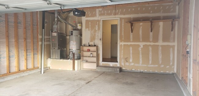 Building Photo - 2 Bed 2 bath 2 car garage Sierra Highlands...