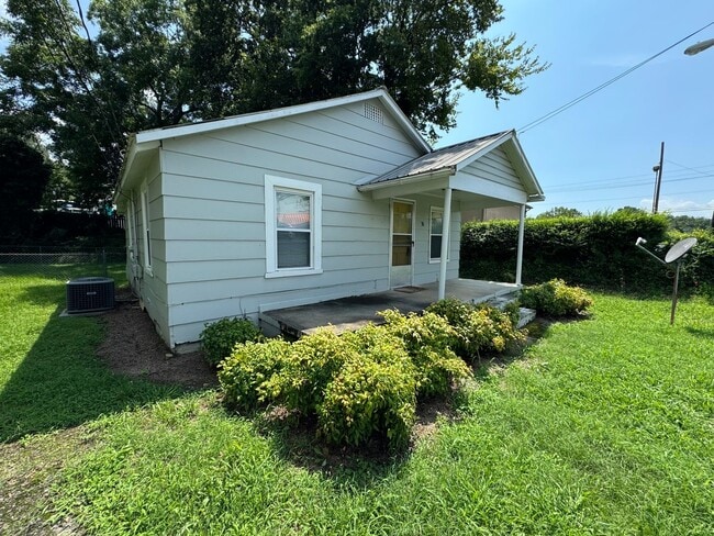 Primary Photo - Updated 2/1 House in Old East Rome $995