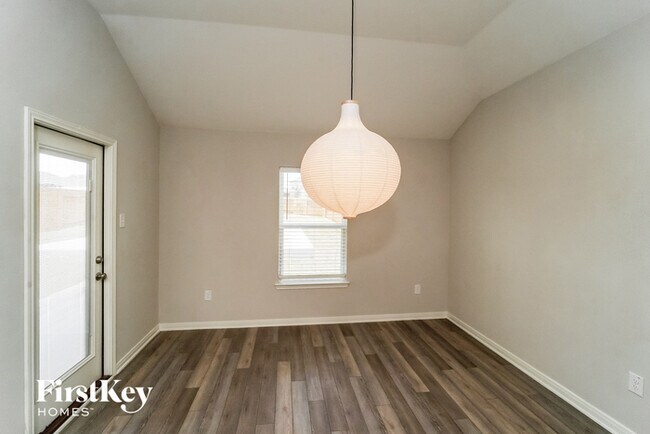 Building Photo - 6411 Thorpe Holw