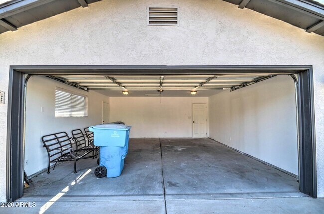 Building Photo - 3022 N 34th Pl