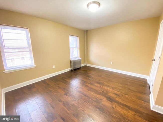 Building Photo - 174 Master St