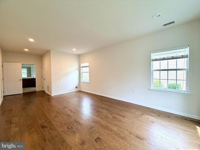 Building Photo - 37 Murano Dr