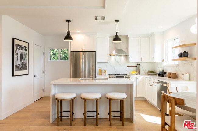 Building Photo - 3840 Lyceum Ave