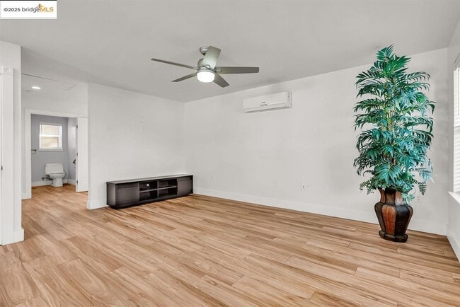 Building Photo - 507 Maple St