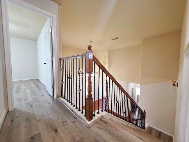 Building Photo - 6038 Starbrook Creek Dr