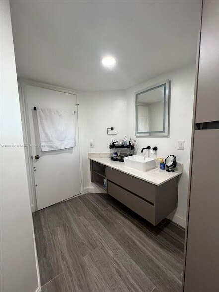 Building Photo - 15549 Miami Lakeway N