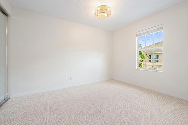 Building Photo - 136 Ashley Ct