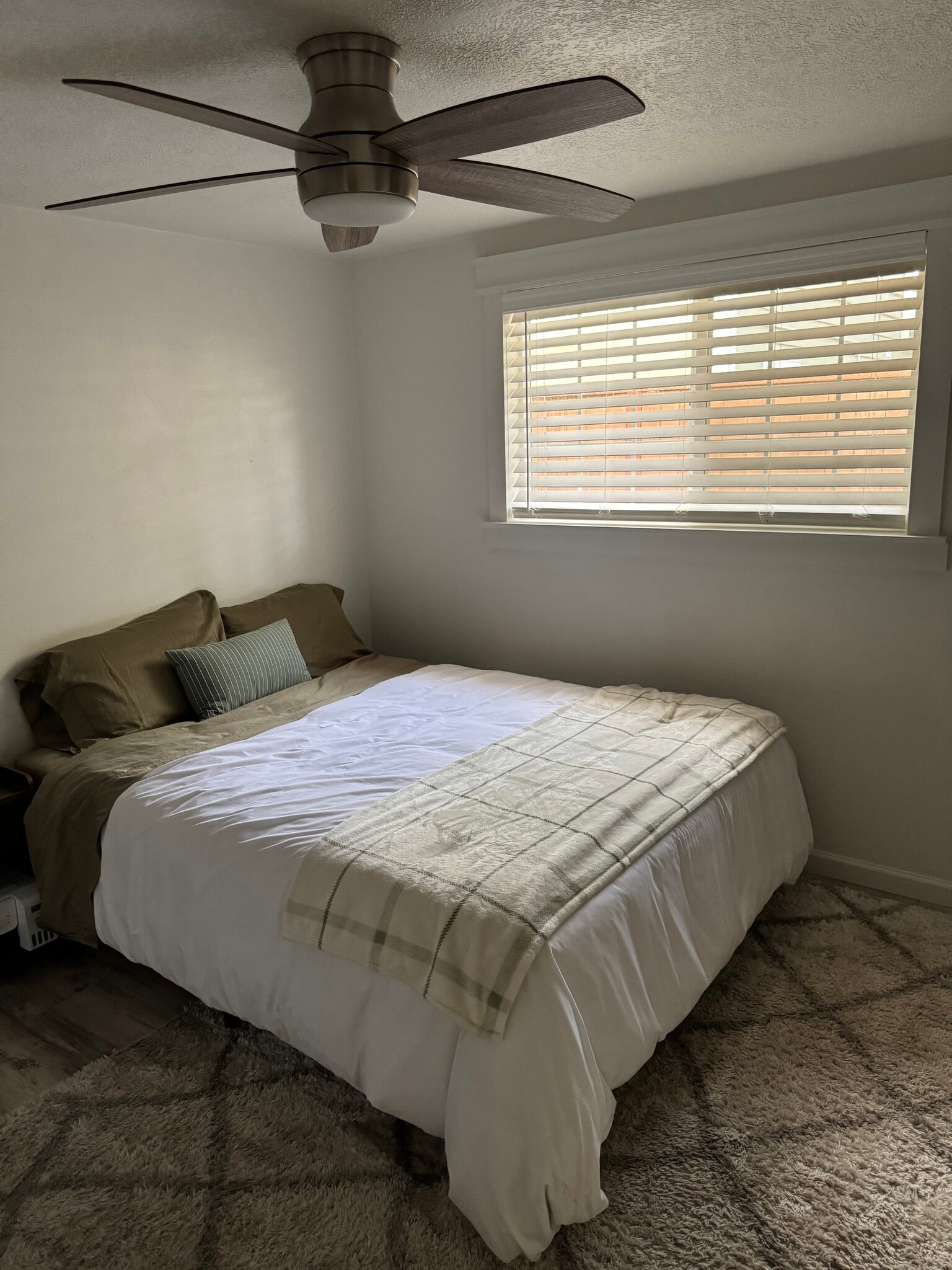 Building Photo - 2327 Don St