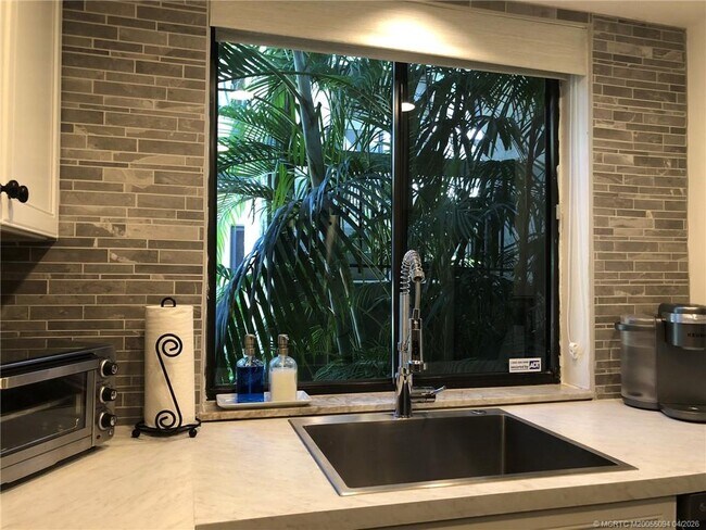 Building Photo - 800 NW Fork Rd