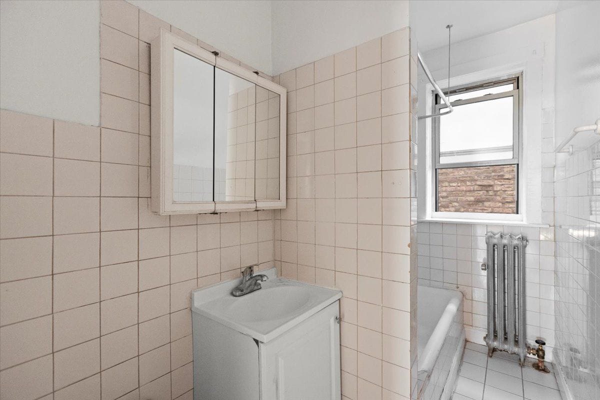 Building Photo - 2342 W Touhy Ave