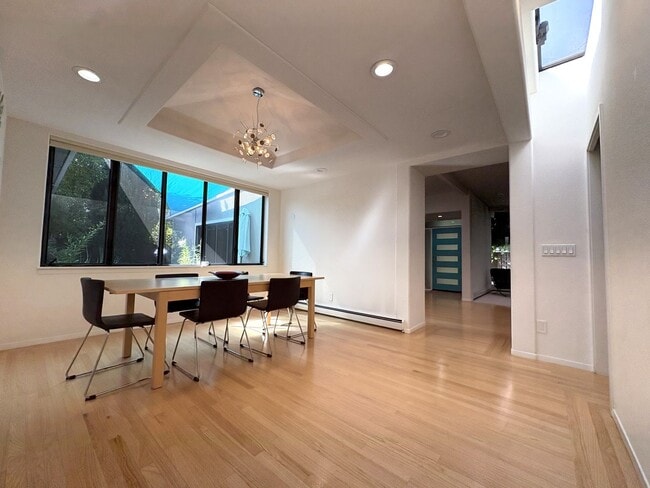 Building Photo - Eichler-Style Gem in Desirable Triple El N...