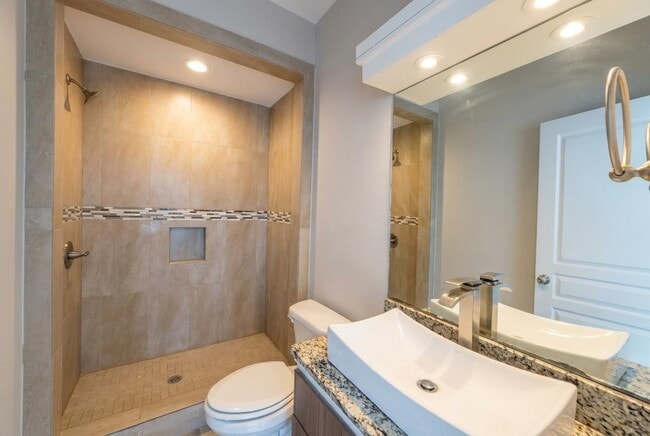 Building Photo - 5601 Cuenca Dr