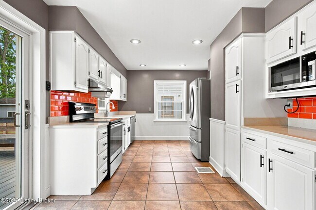 Building Photo - 3518 Hycliffe Ave