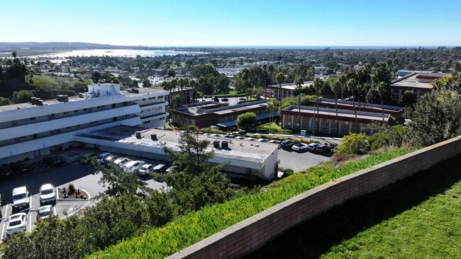 Building Photo - Freshly remodeled, 4 bedroom 2 bath house ...