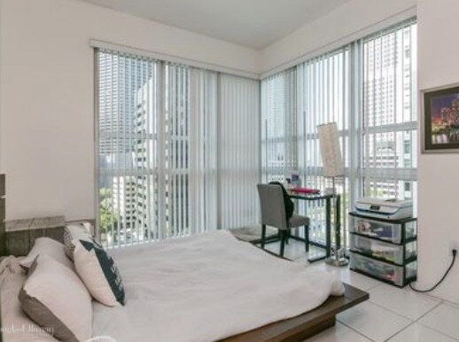 Building Photo - 950 Brickell Bay Dr