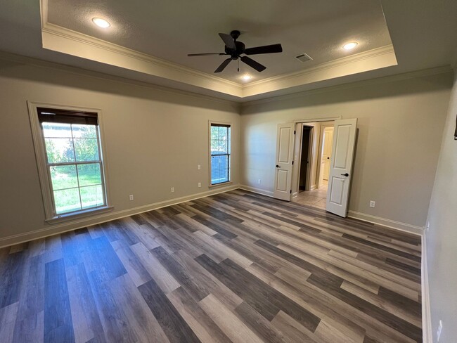 Building Photo - 4 Bed/3 Bath home Ashbrooke Subdivision Ma...