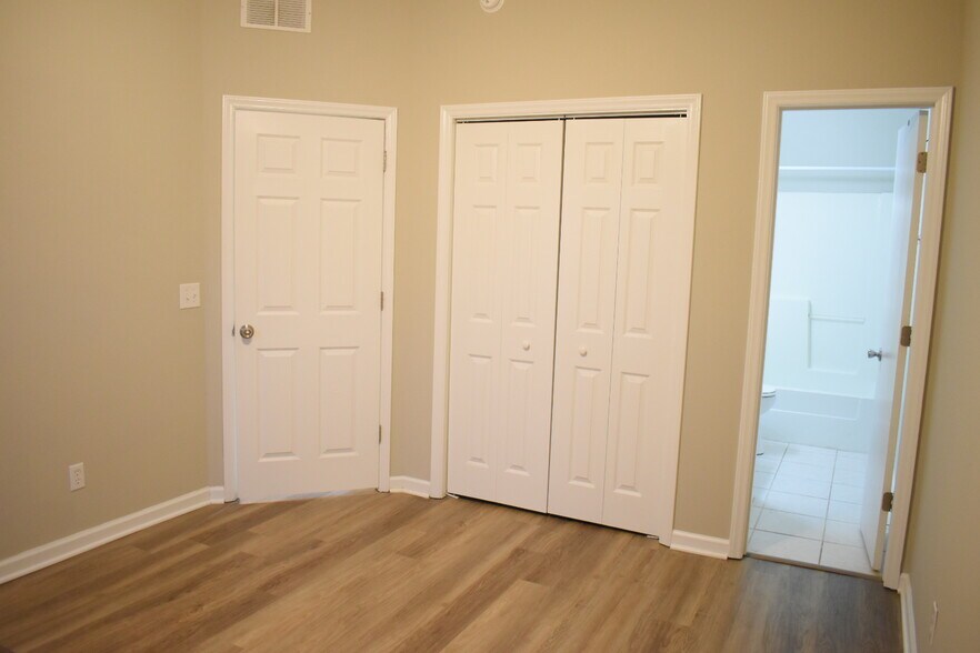 Building Photo - 4210 Wilshire Blvd