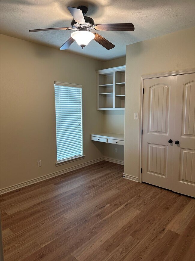 Building Photo - College Station -3 bedroom / 2 bath / 2 ca...