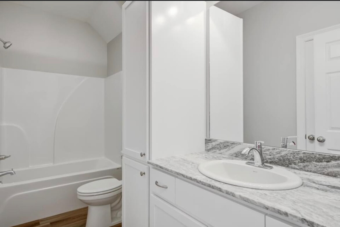 Building Photo - 139 Iberia St