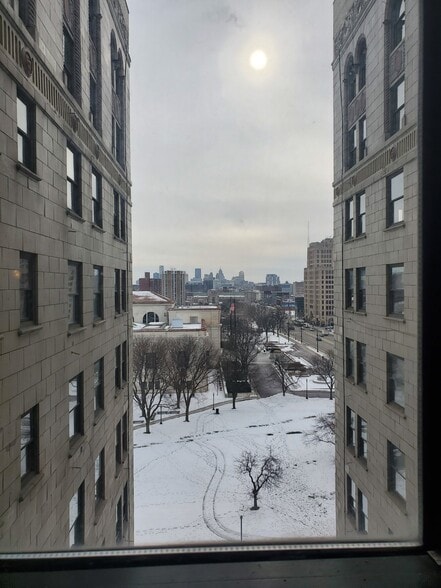 Building Photo - 15 E Kirby St