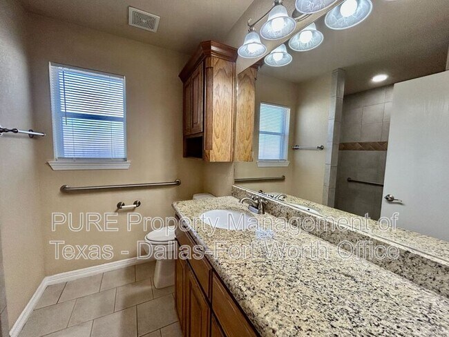 Building Photo - 208 W Franklin Ave