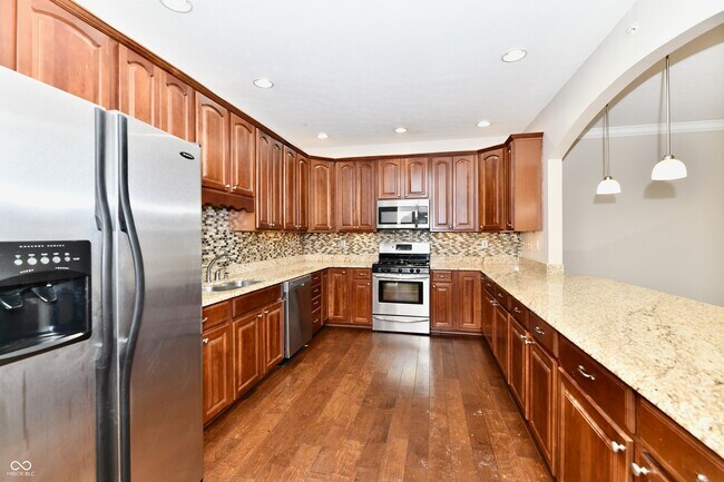 Building Photo - 8555 One W Dr