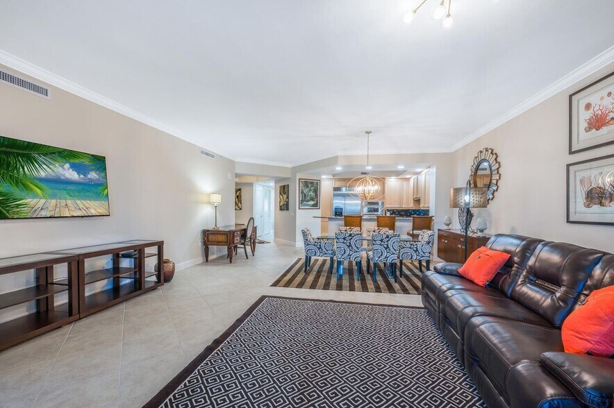 Primary Photo - 23850 Via Italia Cir