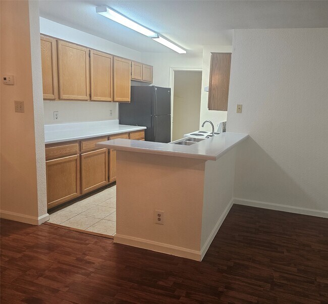 Building Photo - 10689 Braes Bend Dr