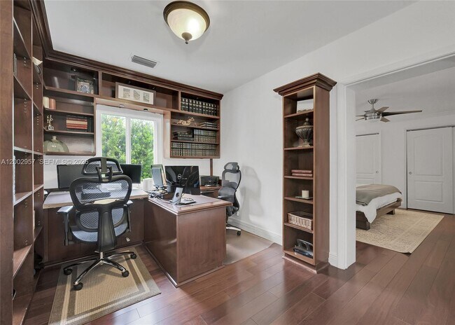 Building Photo - 6134 SW 28th St