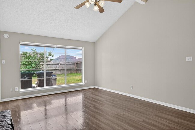 Building Photo - 10606 Forest Leaf Dr