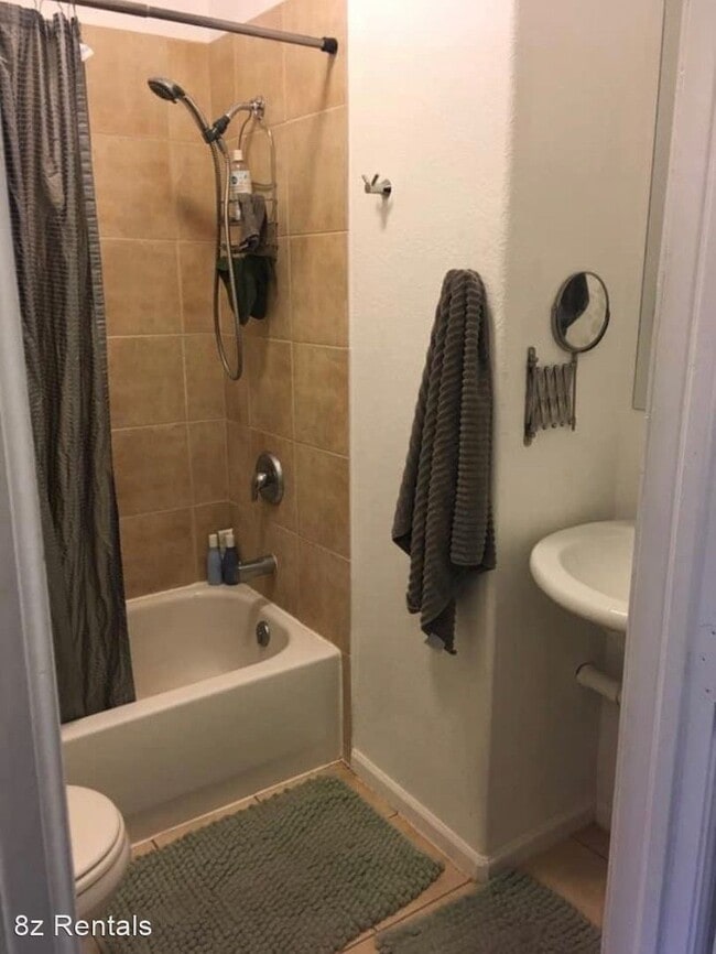 Building Photo - 1 br, 1 bath House - 2746 Downing St