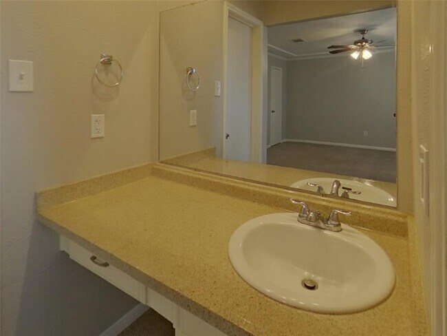 Building Photo - 5511 Fairview Forest Dr