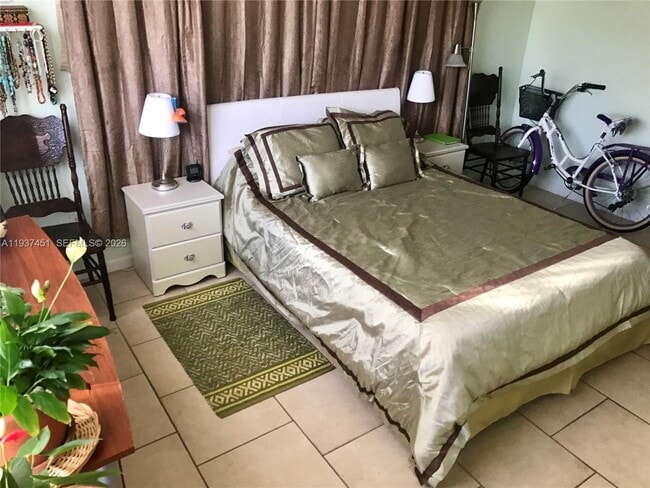 Building Photo - 1601 NE 191st St