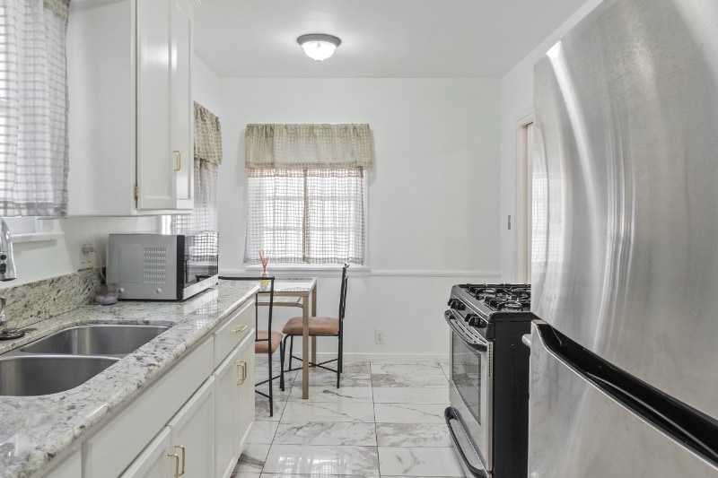 Building Photo - 1429 Ellsmere Ave