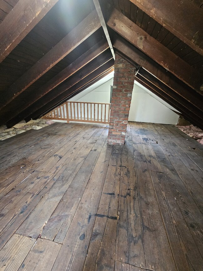 Building Photo - 135 Elm Ave