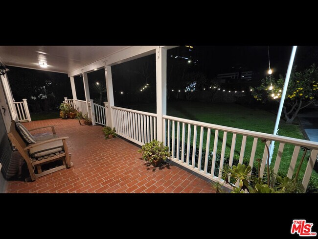 Building Photo - 4744 Haskell Ave