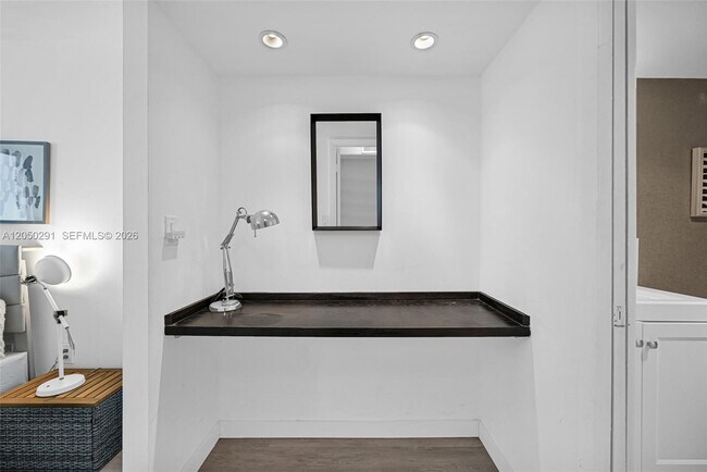 Building Photo - 345 Ocean Dr