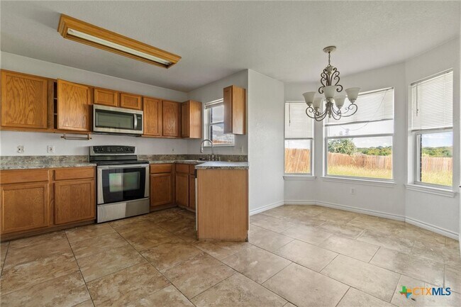 Building Photo - 3504 Saul Dr