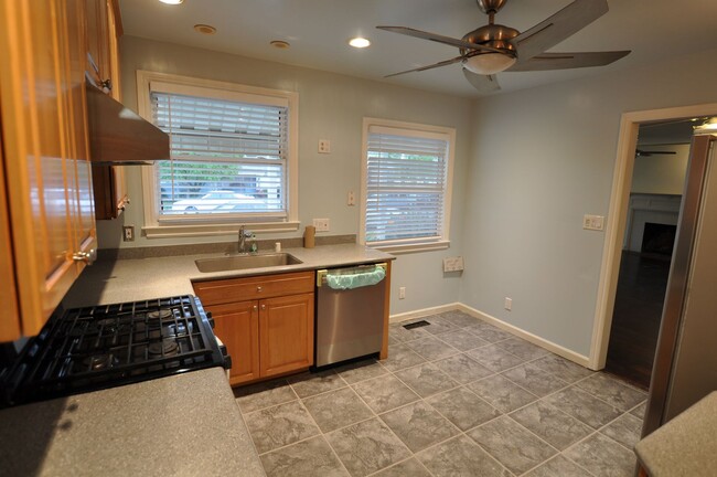 Building Photo - Spacious natural light filled remodeled ho...