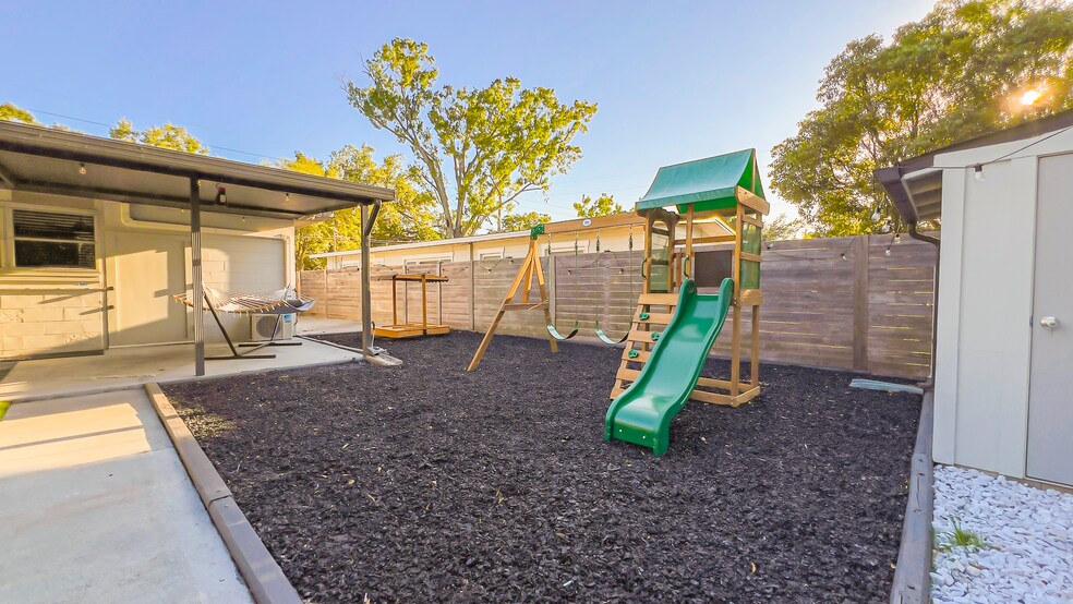 Building Photo - 3811 Hargill Dr