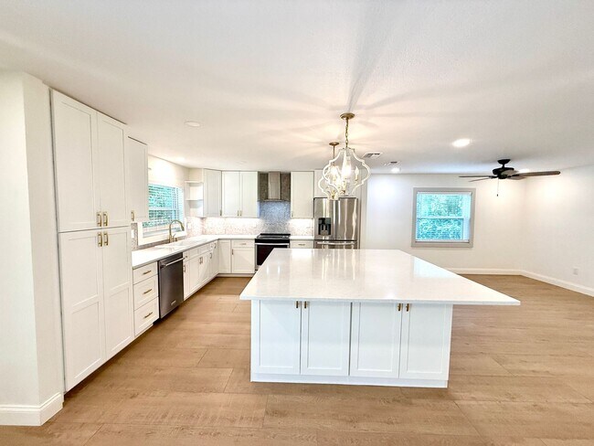 Building Photo - GORGEOUS, COMPLETELY REDONE 3/2 MAITLAND H...