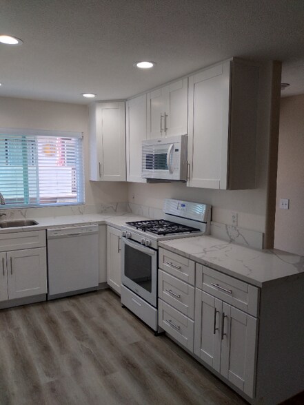 Building Photo - 9808 Shirley Gardens Dr