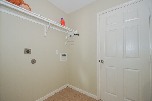 Building Photo - 7211 Towering Pine Ln