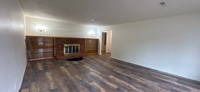 Building Photo - 938 Madison St