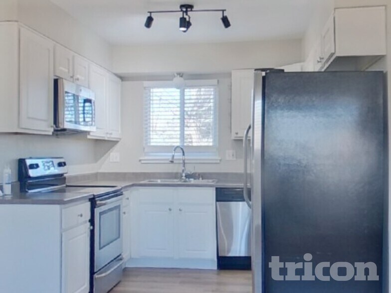 Building Photo - 1228 N Chelton Rd