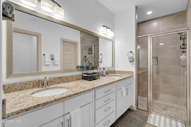 Building Photo - 12614 Amesbury