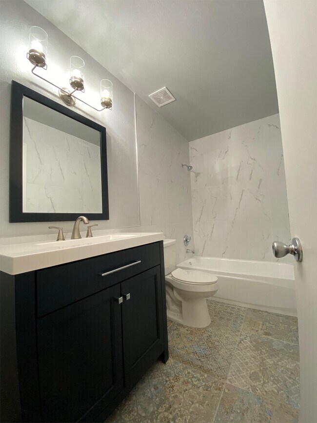 Building Photo - 4007 W Rue De Lamour Ave