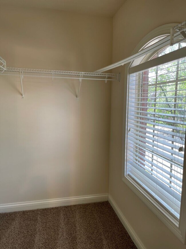 Building Photo - **COMING SOON** NICE 3 BR, 2.5 Bath Townhouse! New Paint & Carpet, Attached Garage, All Electric;
