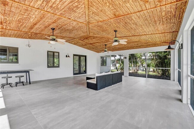 Building Photo - 15180 Lyneburg Ave